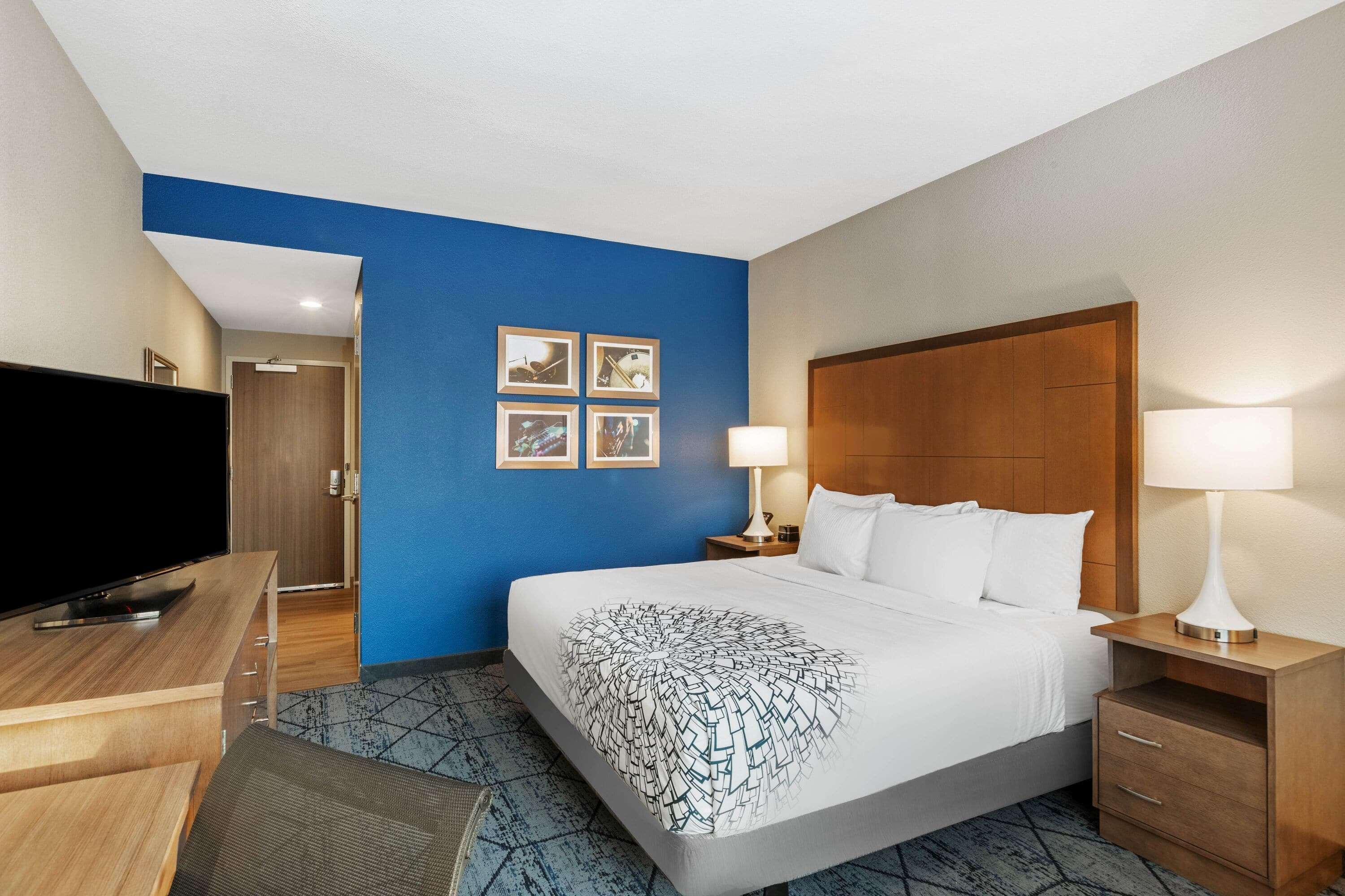 La Quinta Inn & Suites By Wyndham Kansas City Beacon Hill Ngoại thất bức ảnh