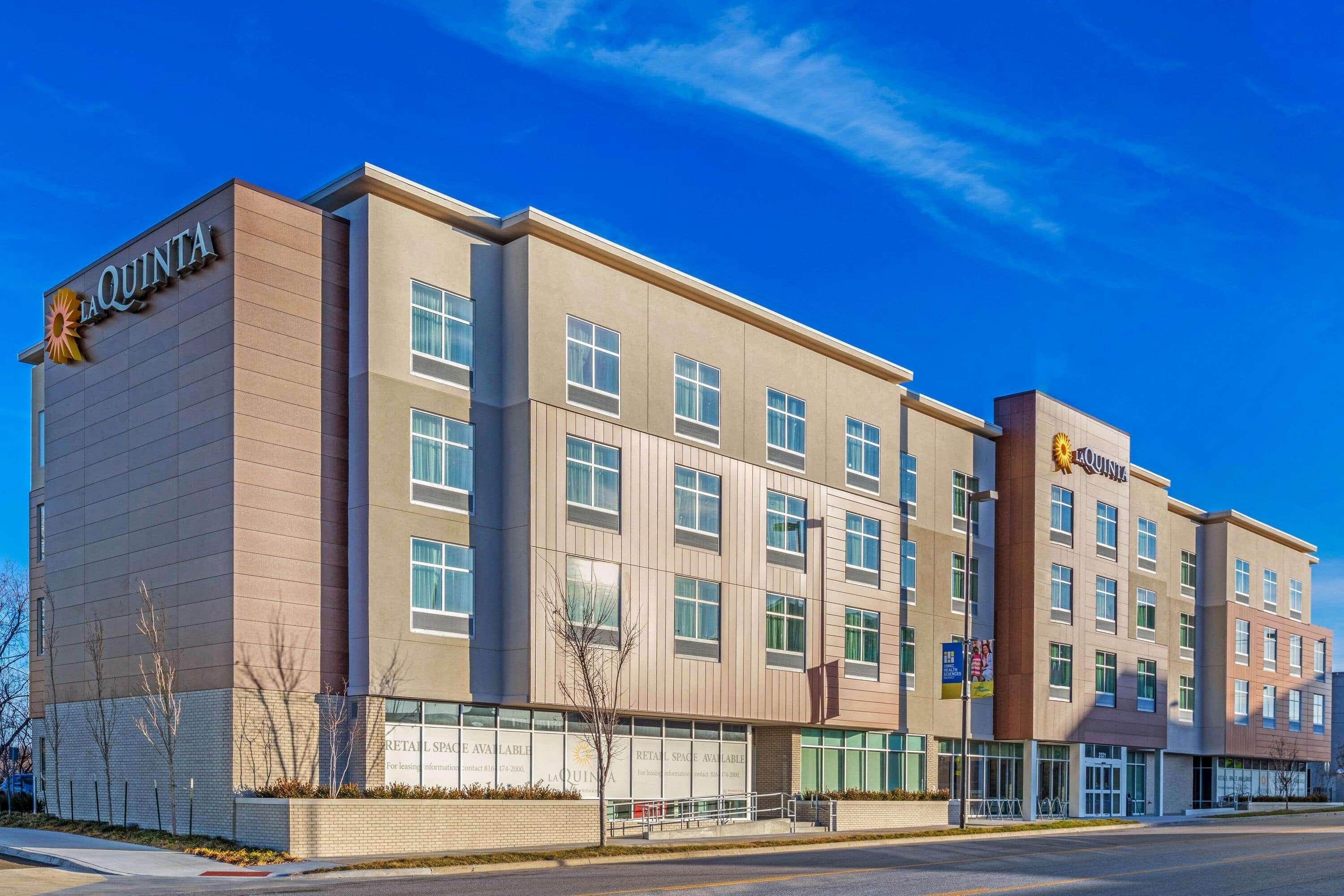 La Quinta Inn & Suites By Wyndham Kansas City Beacon Hill Ngoại thất bức ảnh