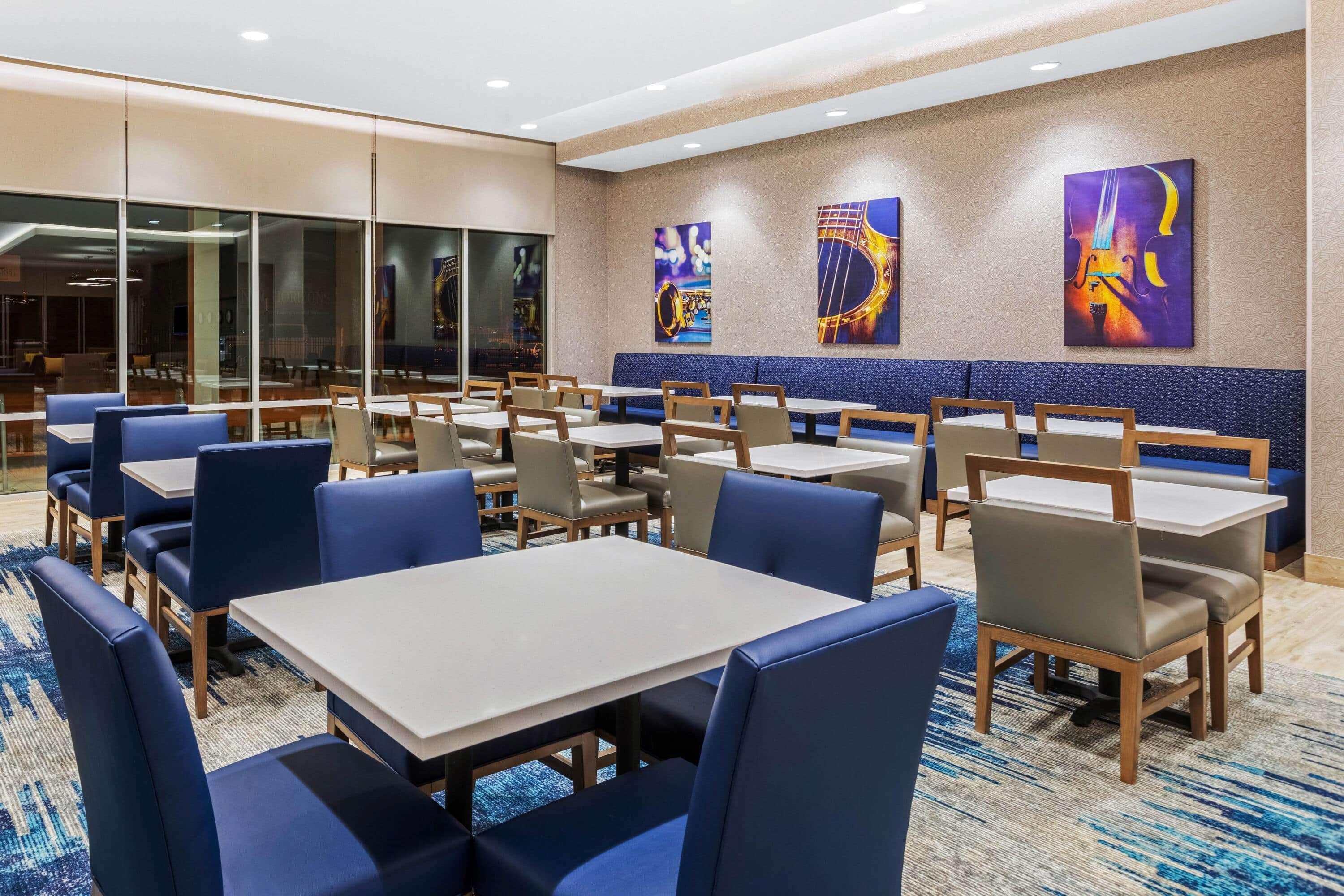 La Quinta Inn & Suites By Wyndham Kansas City Beacon Hill Ngoại thất bức ảnh