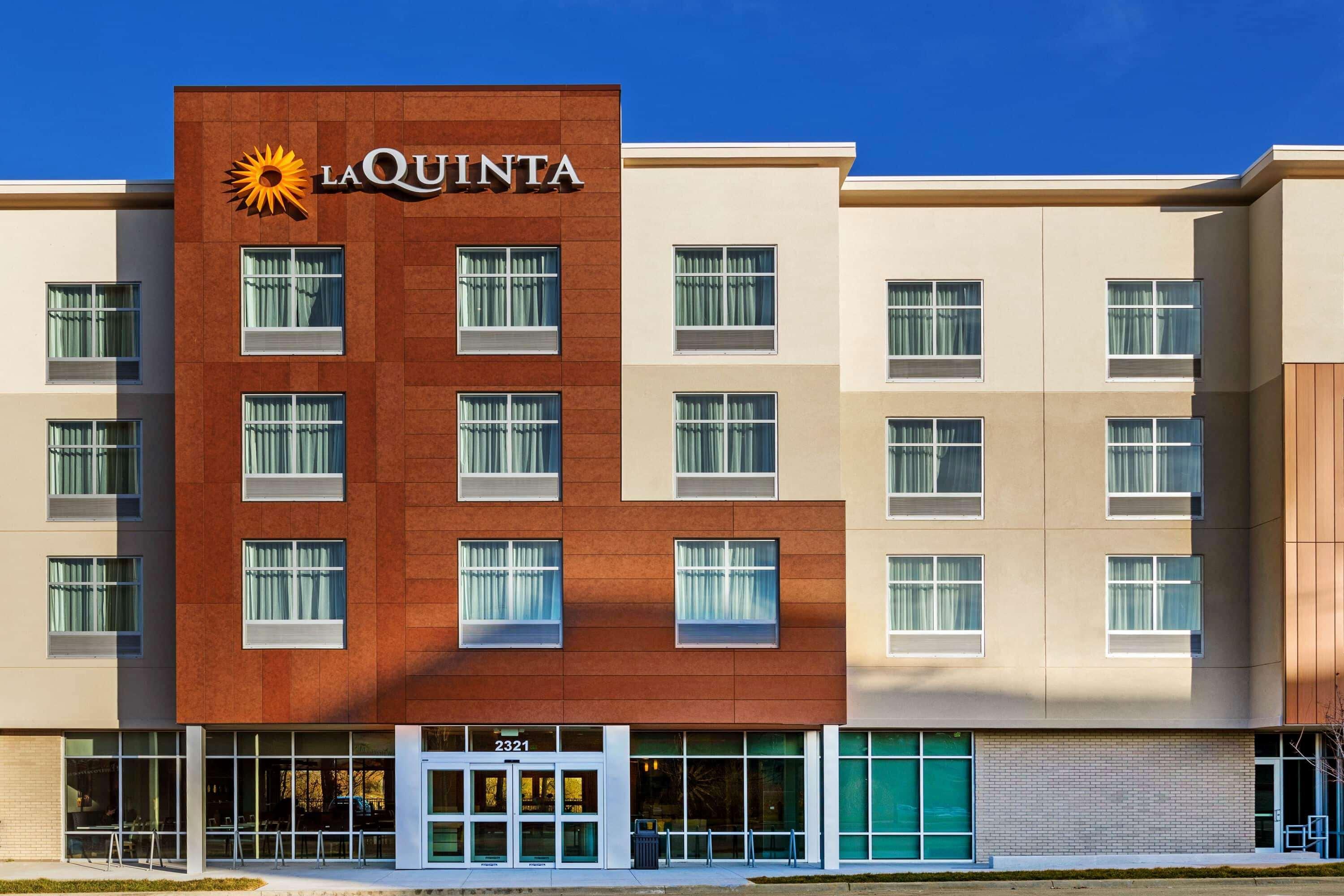 La Quinta Inn & Suites By Wyndham Kansas City Beacon Hill Ngoại thất bức ảnh