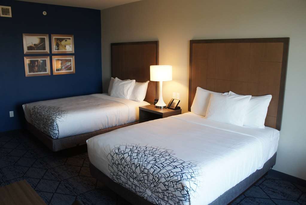 La Quinta Inn & Suites By Wyndham Kansas City Beacon Hill Phòng bức ảnh