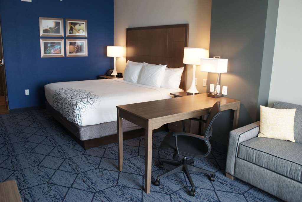 La Quinta Inn & Suites By Wyndham Kansas City Beacon Hill Phòng bức ảnh