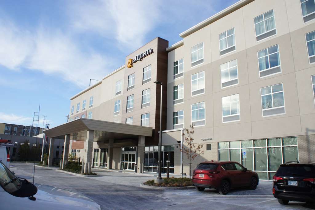 La Quinta Inn & Suites By Wyndham Kansas City Beacon Hill Ngoại thất bức ảnh